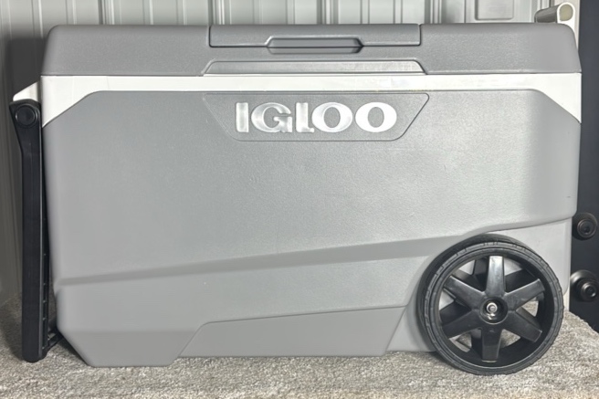 Igloo 90QT MaxCold Roller Cooler