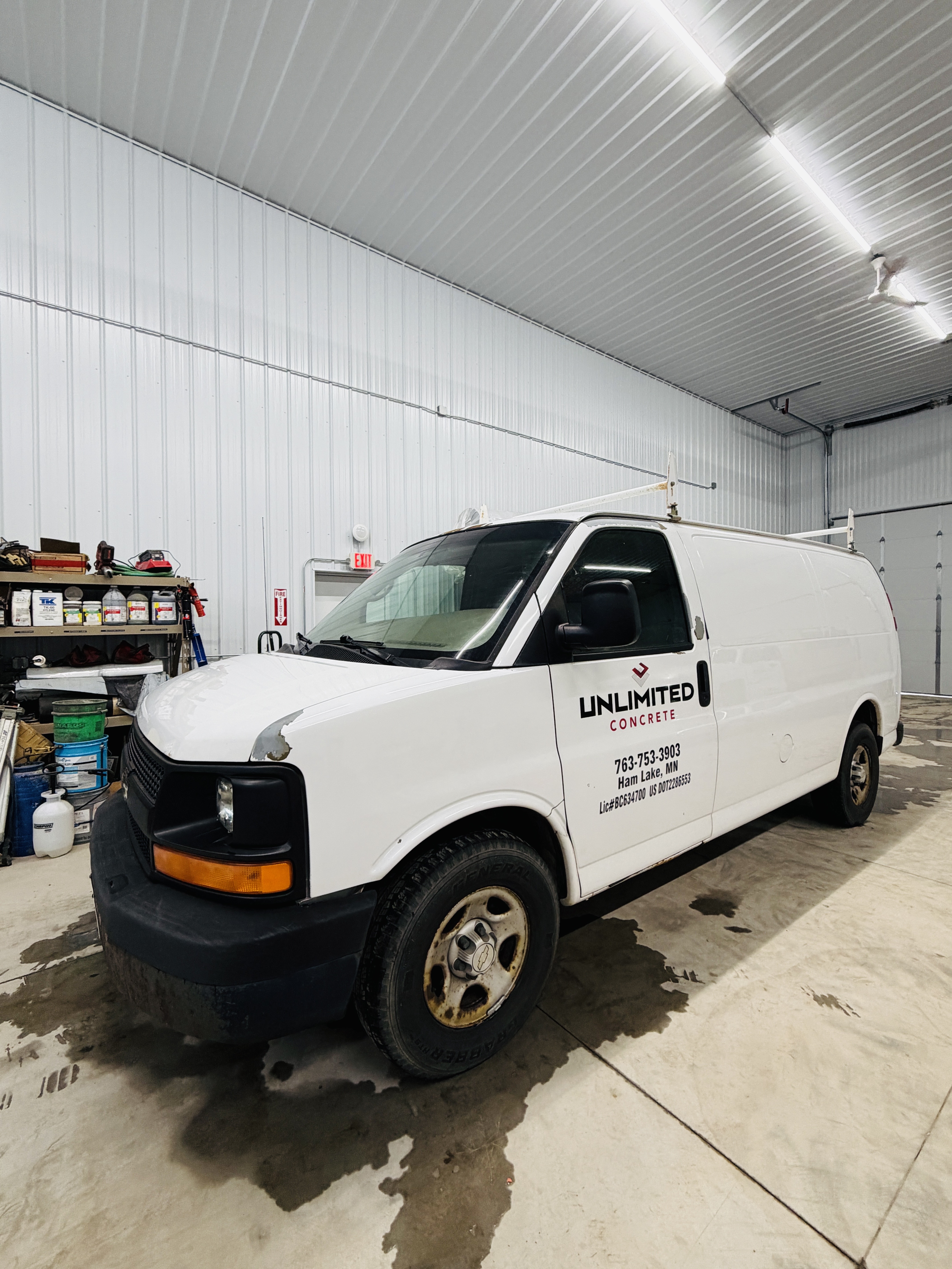 lot 14 image: 2008 Chevy Express Cargo Van