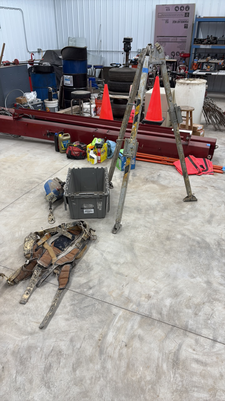 lot 20 image: DuraTech Dura Mode Hoist SRL-R by FallTech