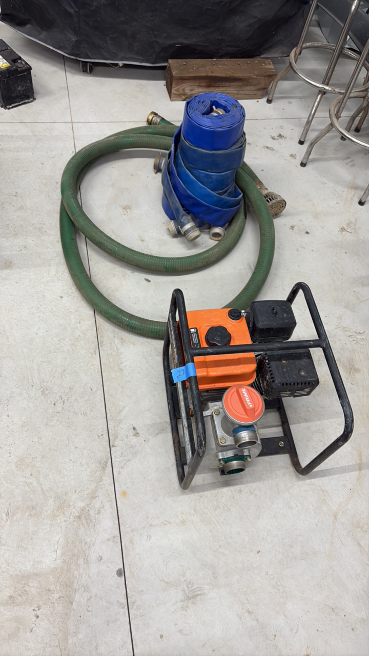 lot 27 image: Generac CW20 2 clean water pump with hoses