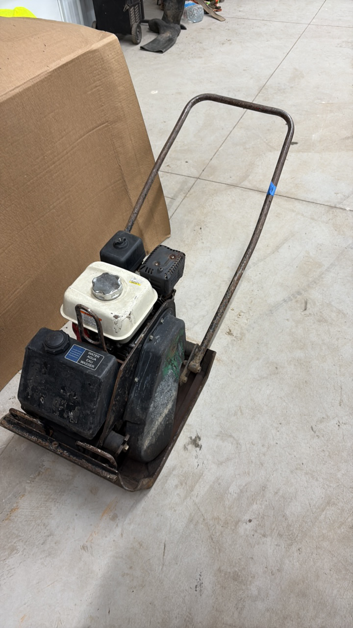 lot 29 image: Stone Plate Compactor