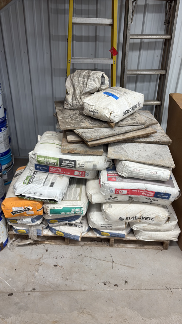 lot 36 image: Pallet SpecMix Mortar & Grout fill Akona Grout Mastercraft Surecrete