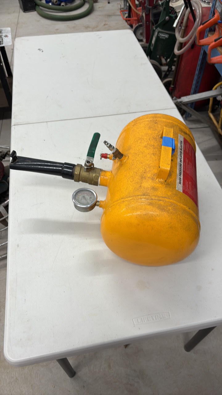 lot 40 image: 5-Gal Air Tire Bead Seater Inflator Blaster