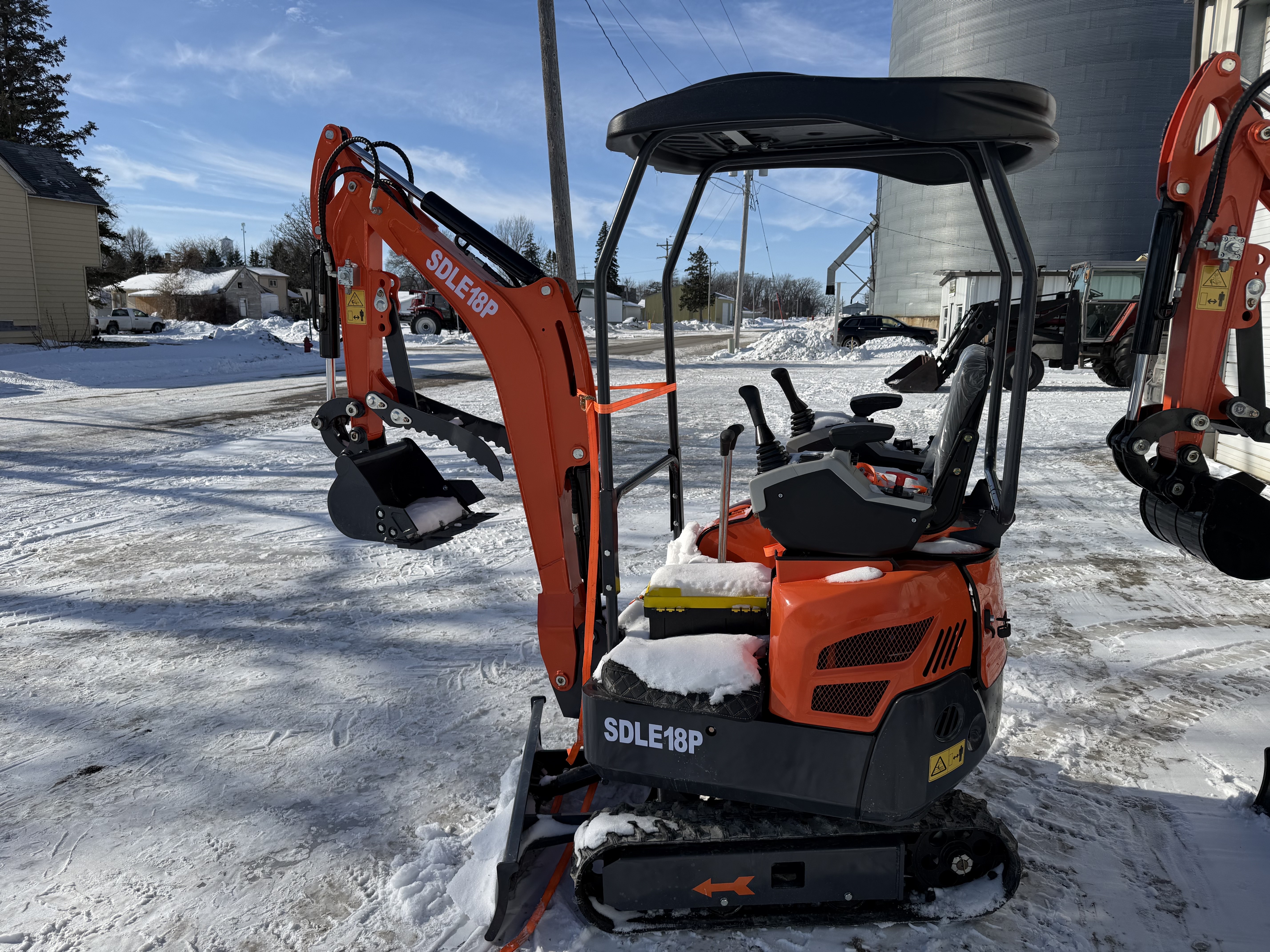 lot 126 image: SDLE18P - Mini Excavator with Pilot Operation
