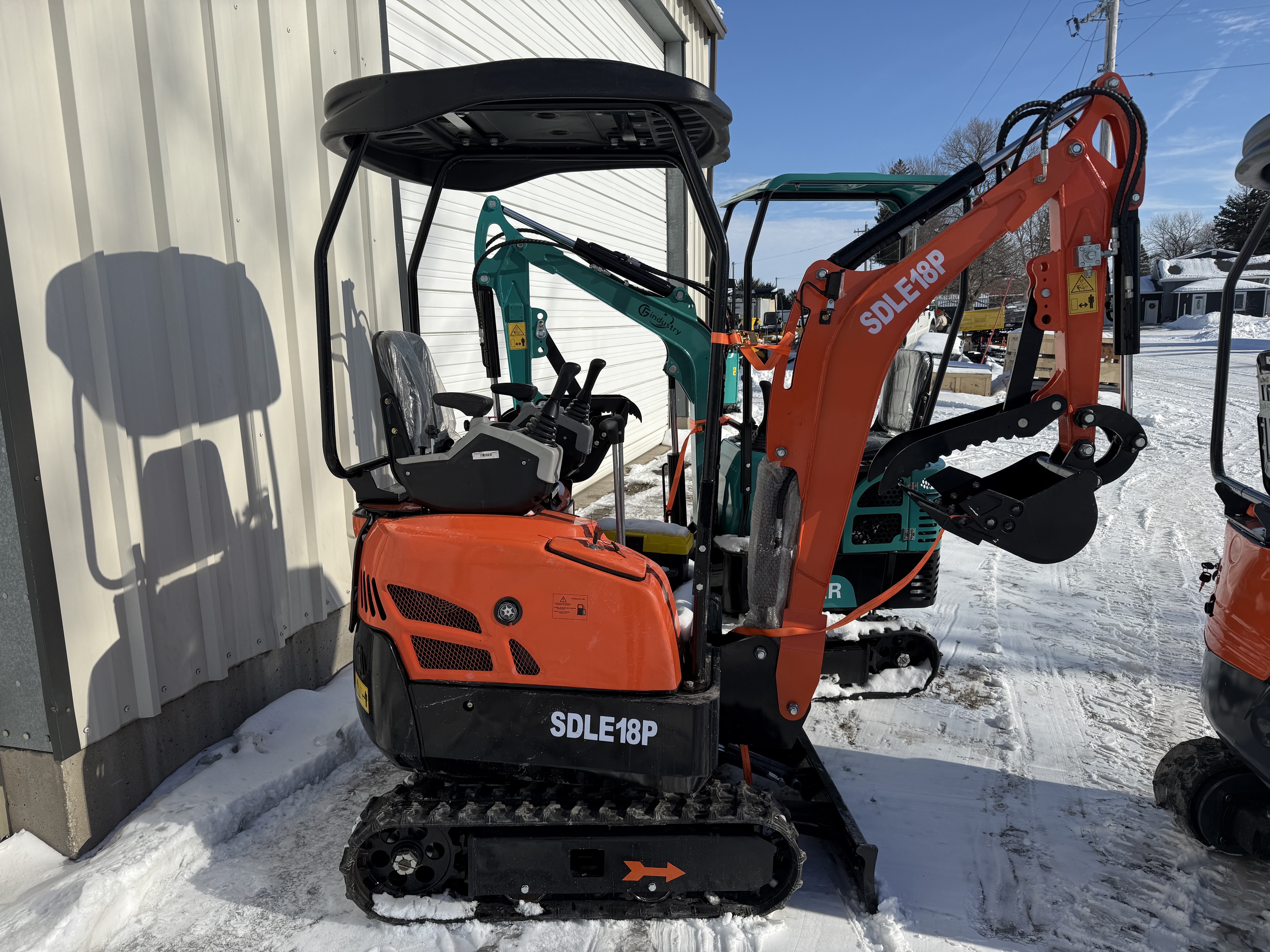 lot 185 image: SDLE18P Mini Excavator with Pilot Controls