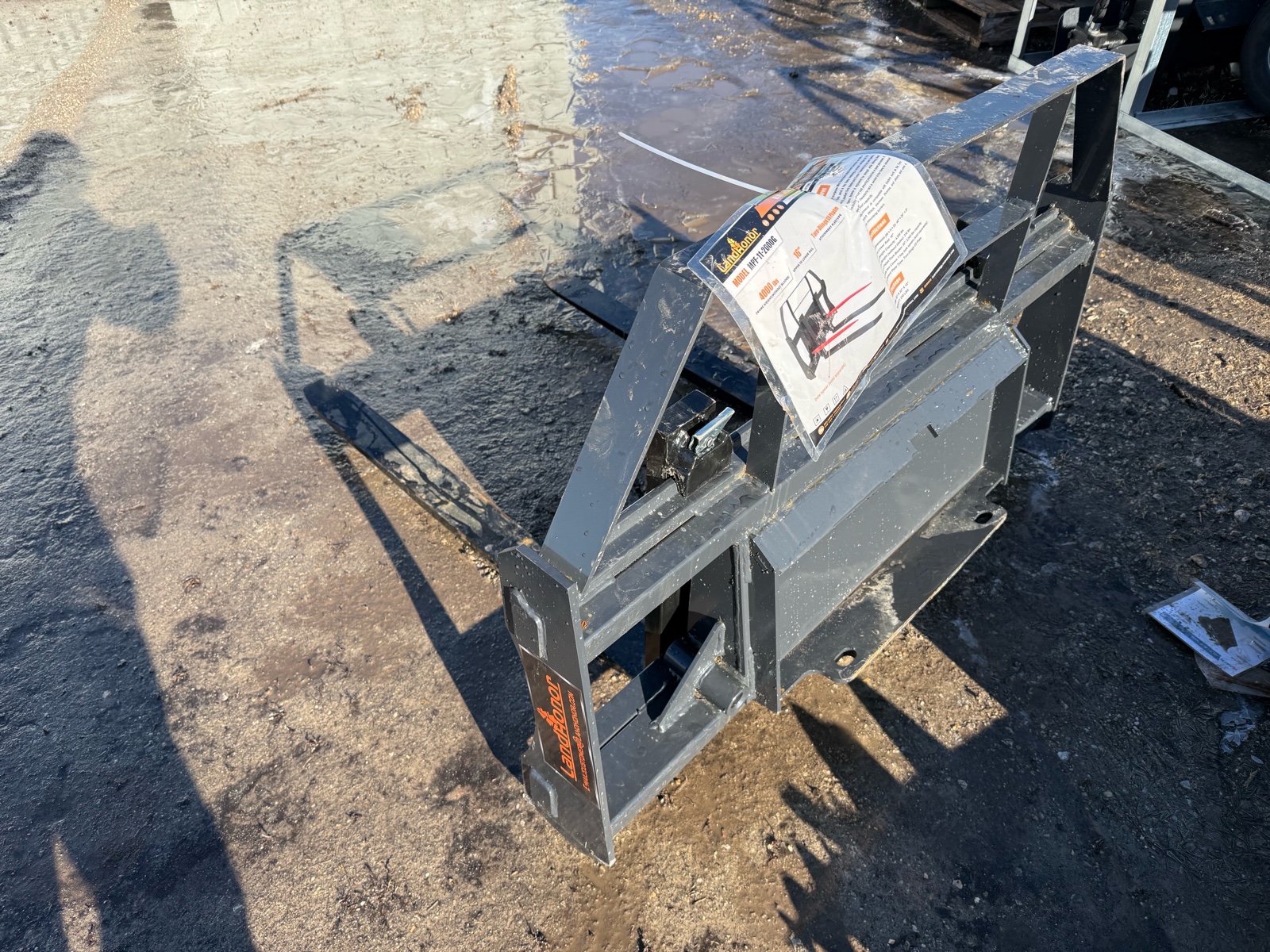 lot 11 image: Mini Skid Steer Pallet Fork Frame MPF-11-2000G
