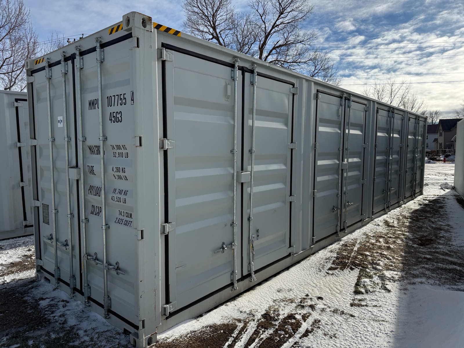 lot 14 image: 40FT CONTAINER W 4 SIDE DOORS