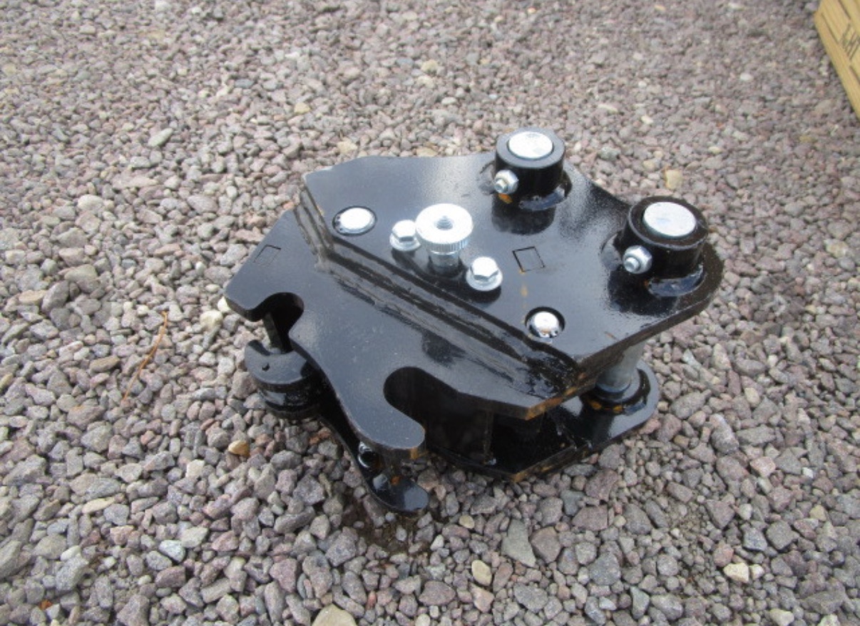 lot 172 image: Mini Excavator Quick Change