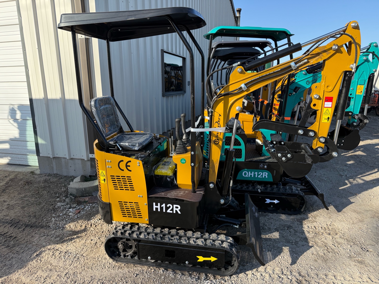 lot 173 image: CFG H12R Mini Excavator