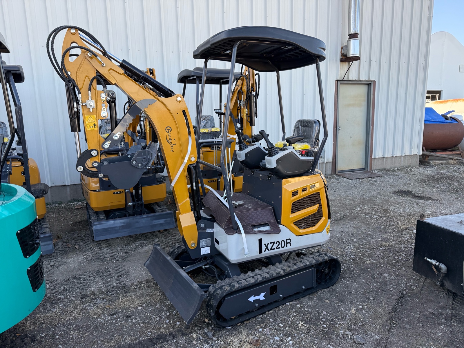 lot 185 image: SDLANCH SDLE20 Mini Excavator wYanmar Diesel