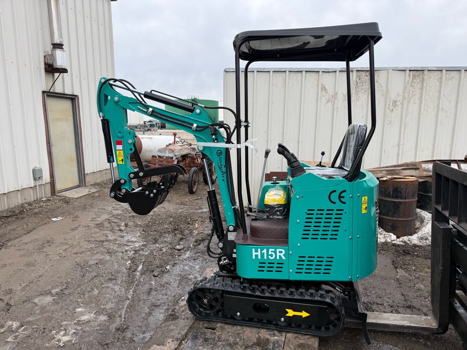 lot 192 image: CFG H15R Mini Excavator