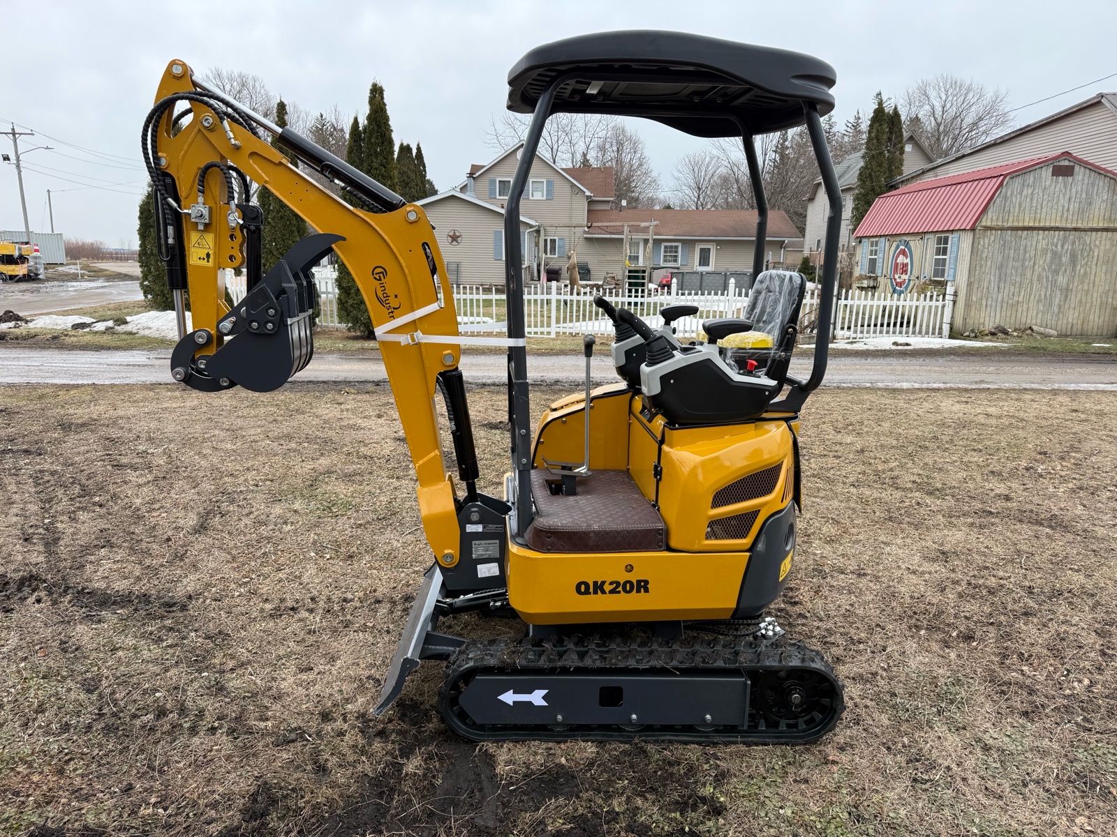 lot 214 image: CFG QK20R Mini Excavator