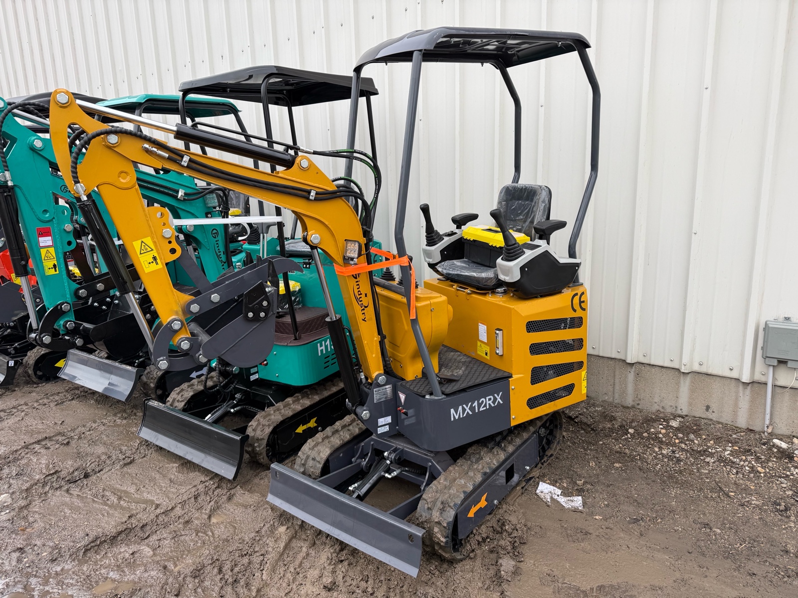 lot 259 image: CFG MX12RX Mini Excavator