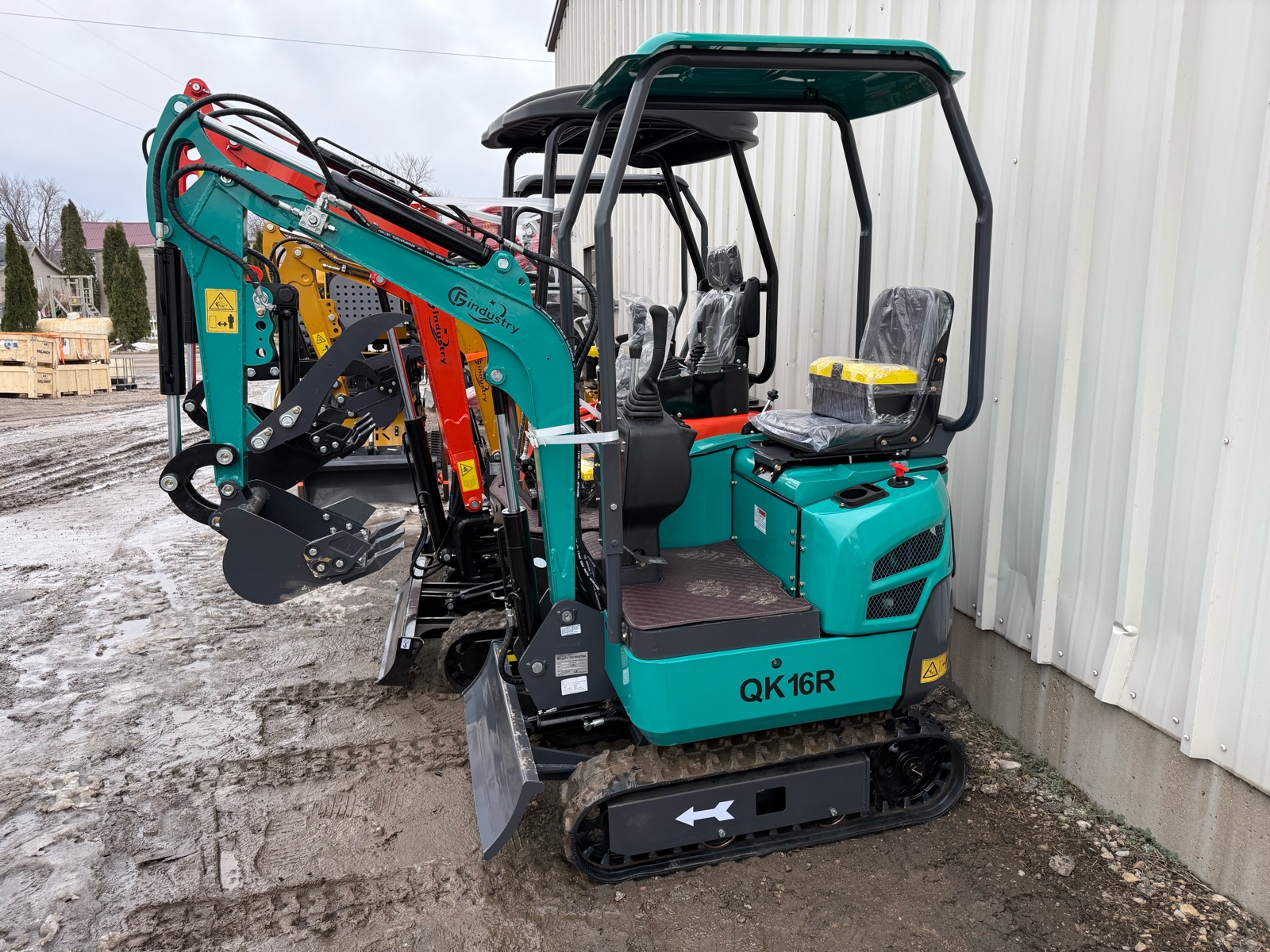 lot 267 image: CFG QK16R Mini Excavator