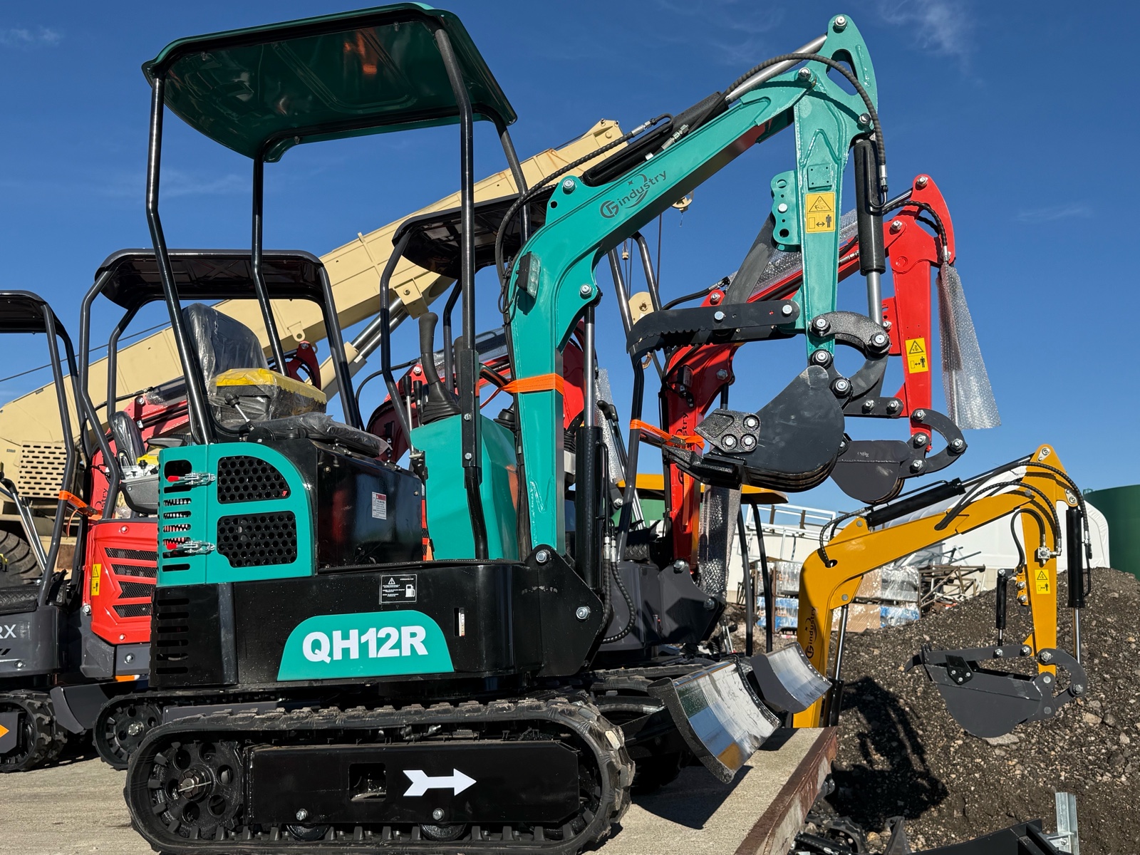 lot 294 image: CFG QH12R Mini Excavator