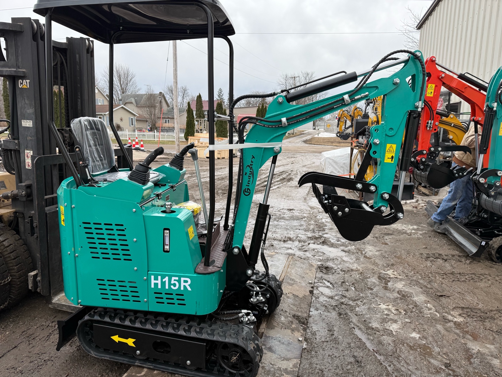 lot 76 image: CFG H15R Mini Excavator
