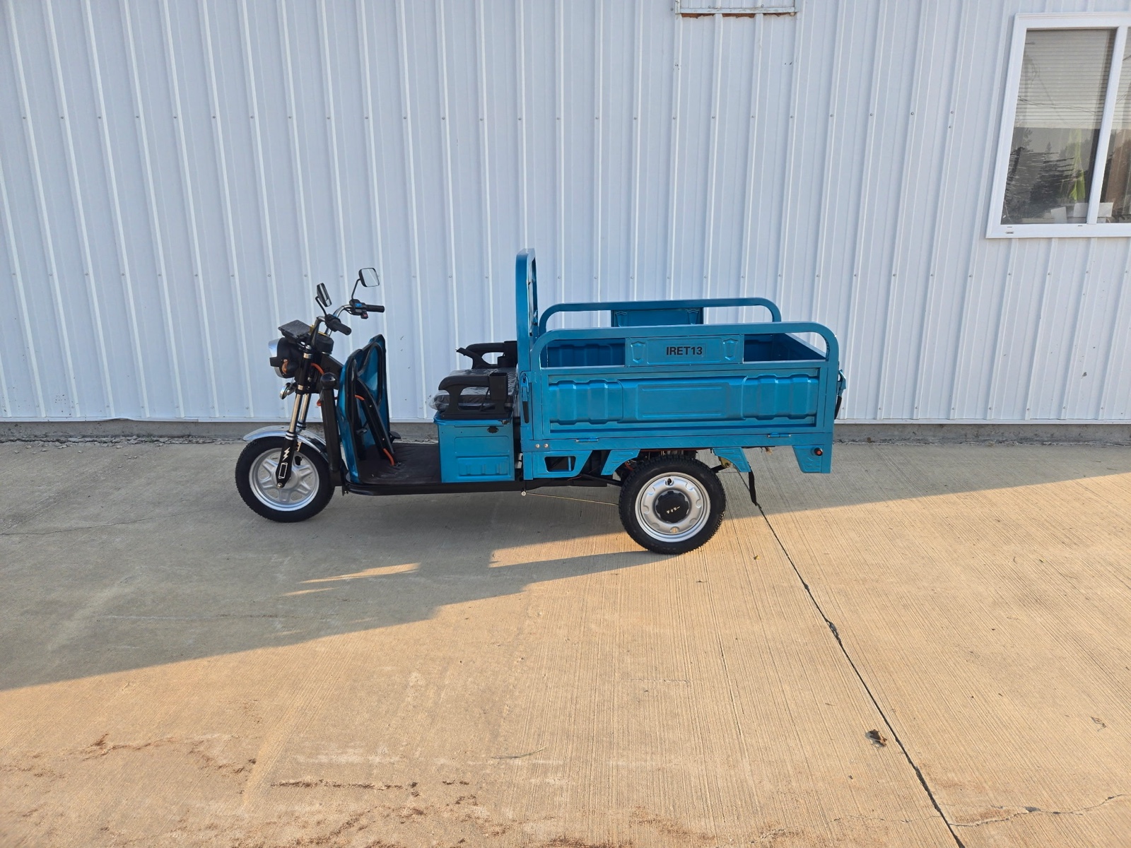 lot 84 image: SDLANCH IRET13 Electric Trike wdump bed