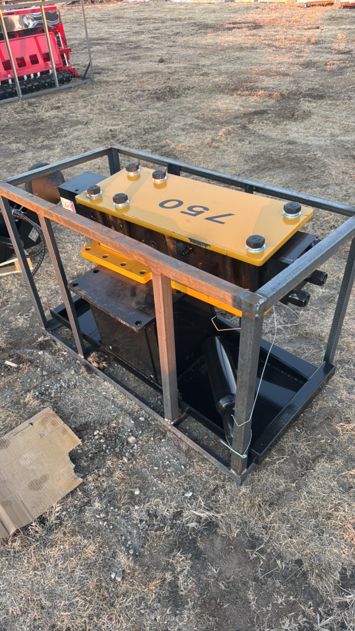 lot 302 image: Skid Steer BreakerAGT2026UnusedPD750-PZ