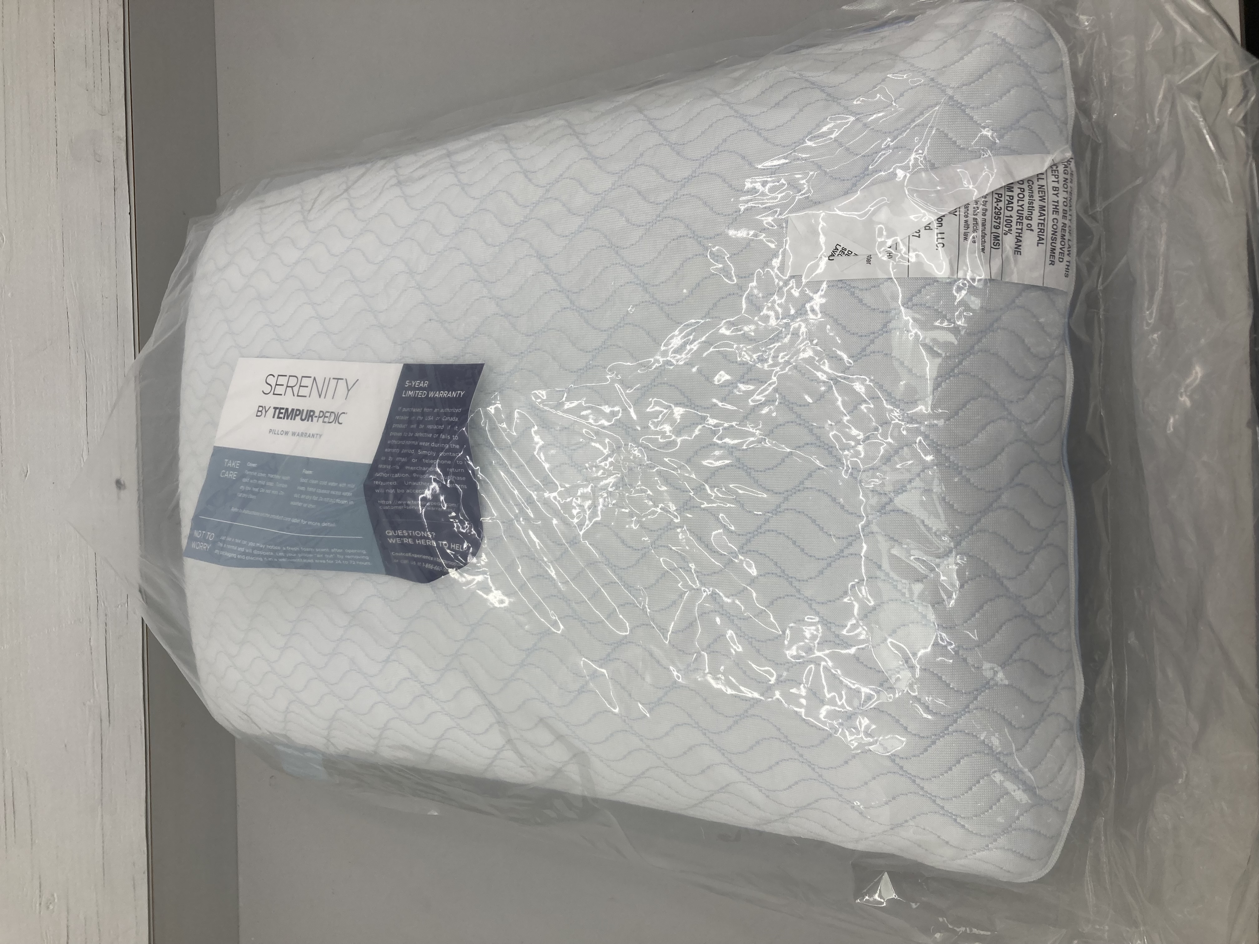 lot 124 image: Serenity by TEMPUR-PEDIC Pillow