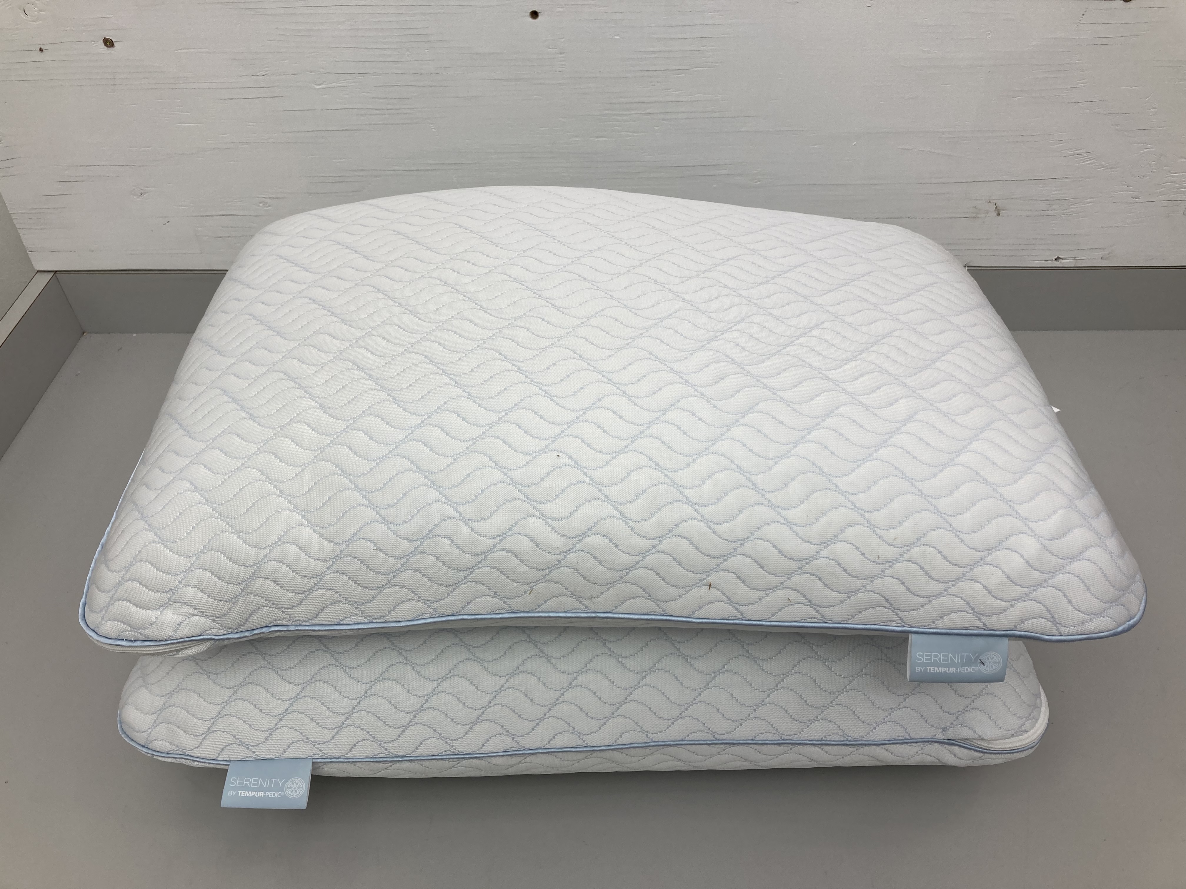 lot 140 image: Serenity by Tempur-Pedic Pillows (Set of 2)