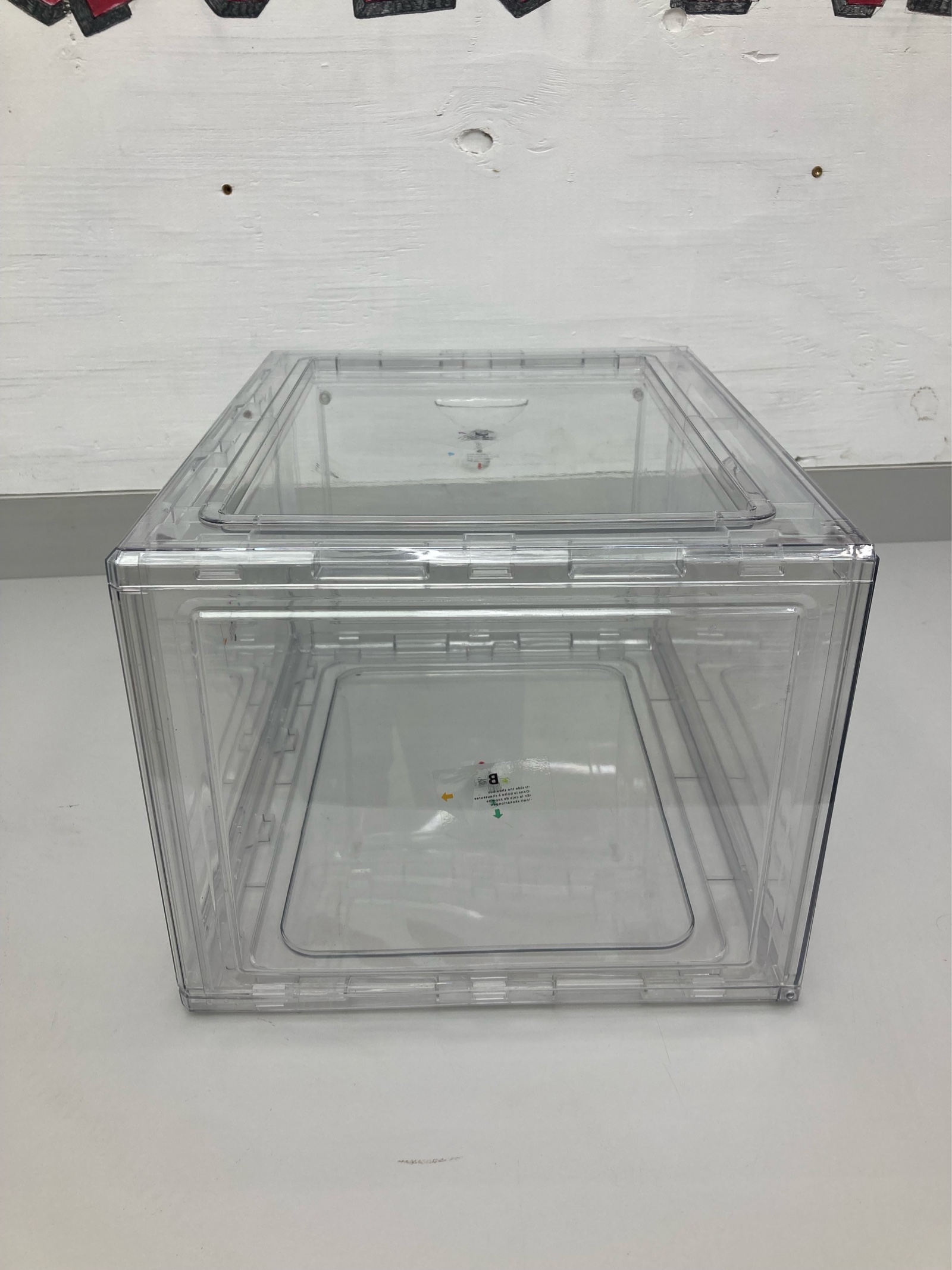 lot 5 image: Plastic Display Box