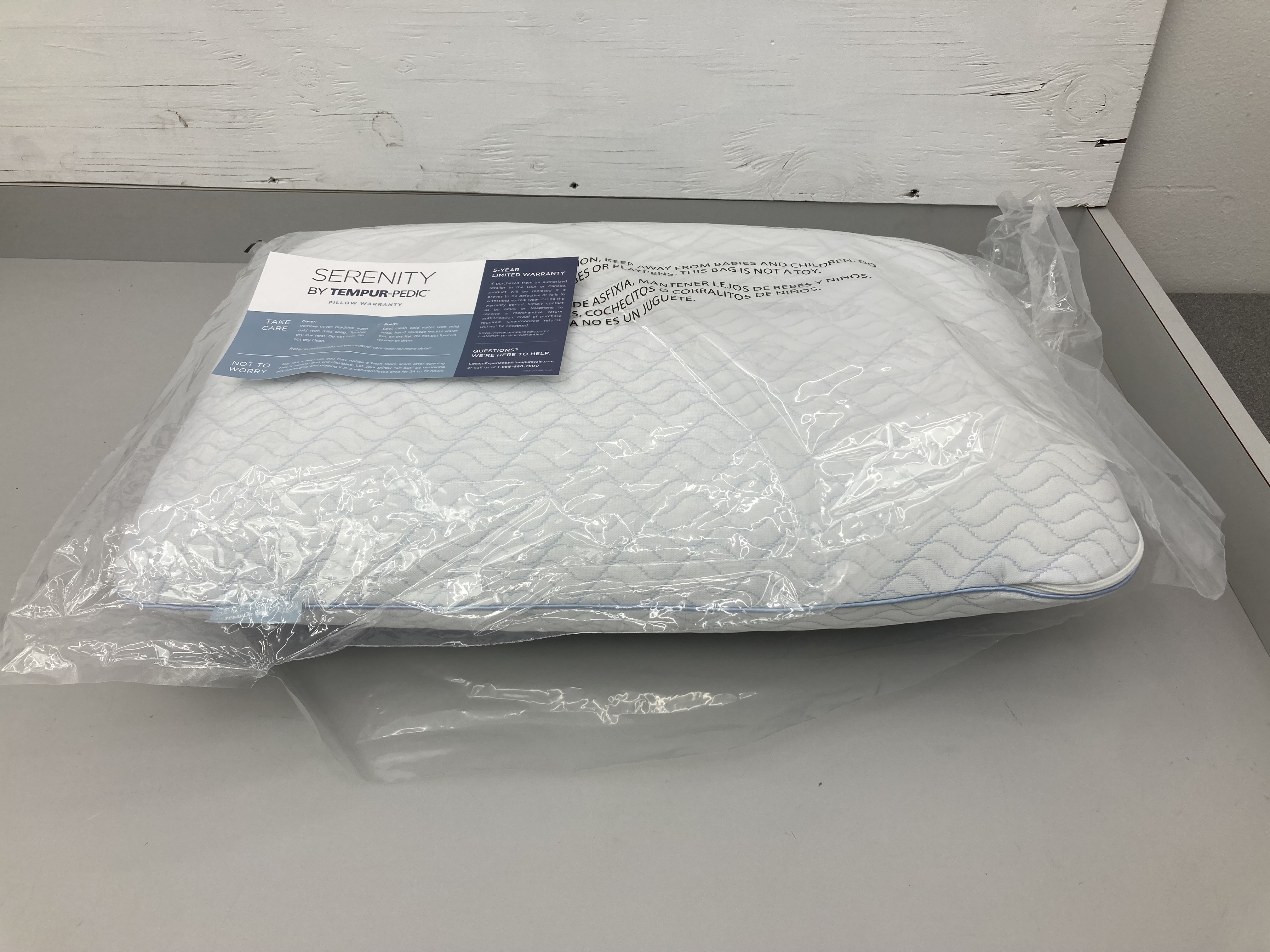 lot 62 image: Serenity by Tempur-Pedic Pillow