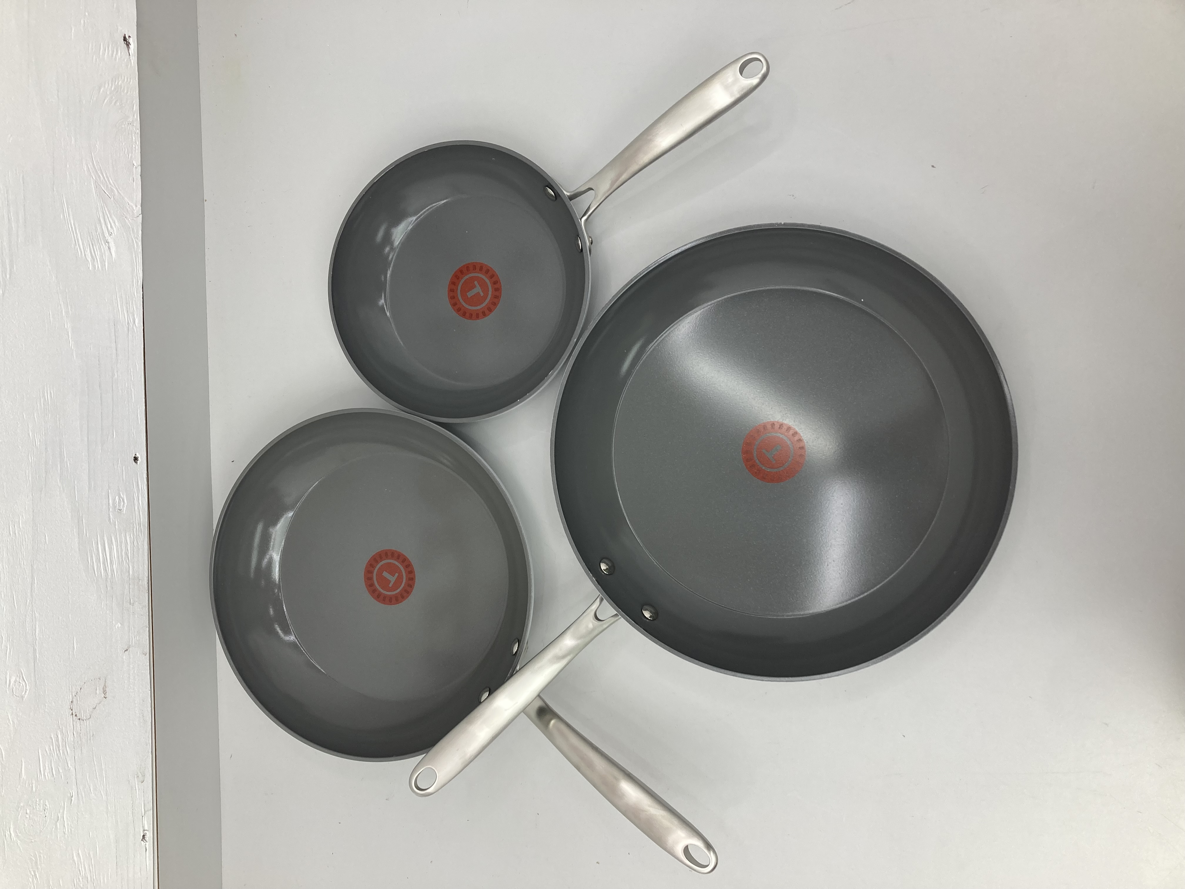 lot 63 image: T-Fal Set of Three Non-Stick Frying Pans