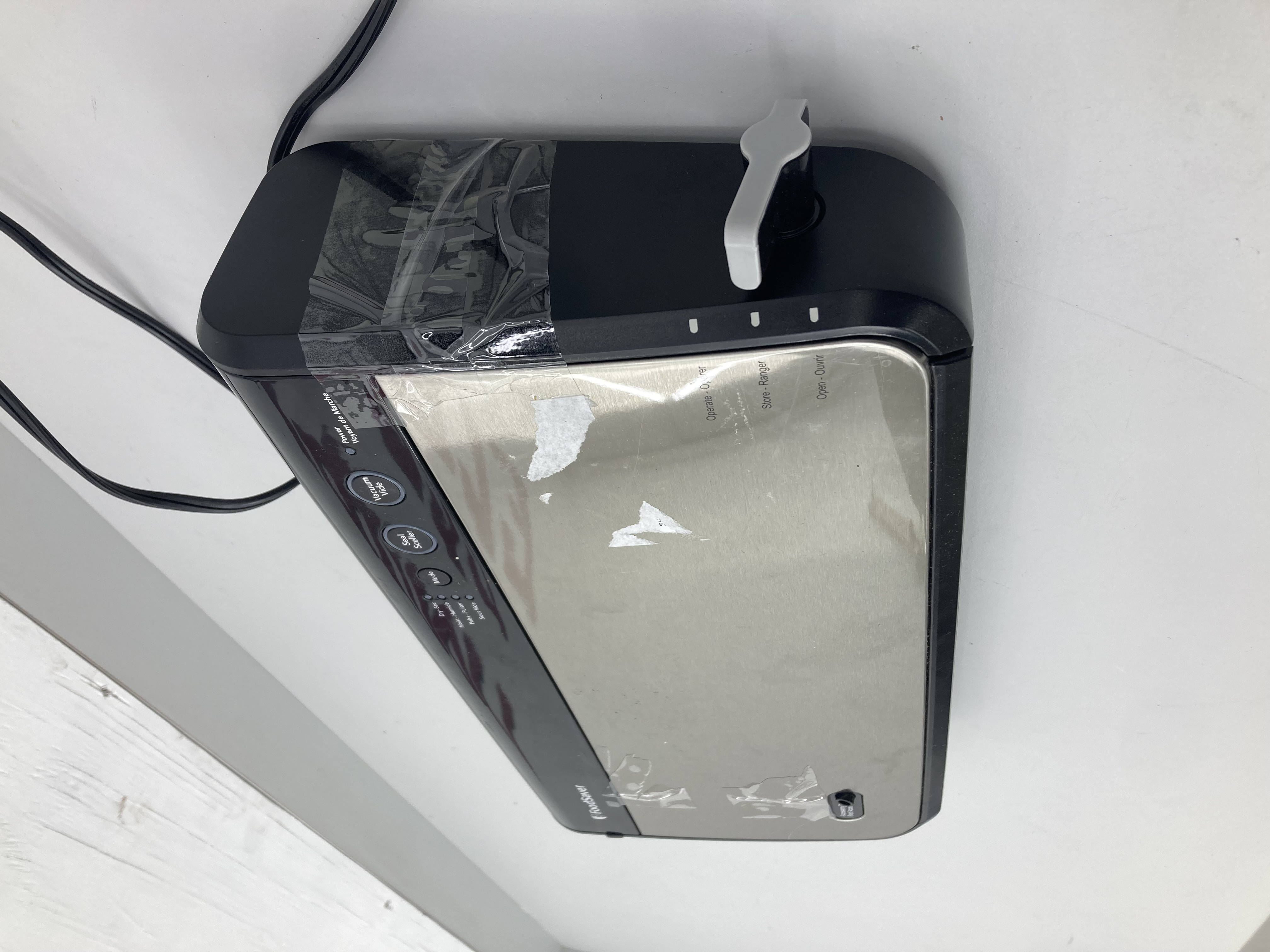 lot 88 image: FoodSaver Vacuum Sealer