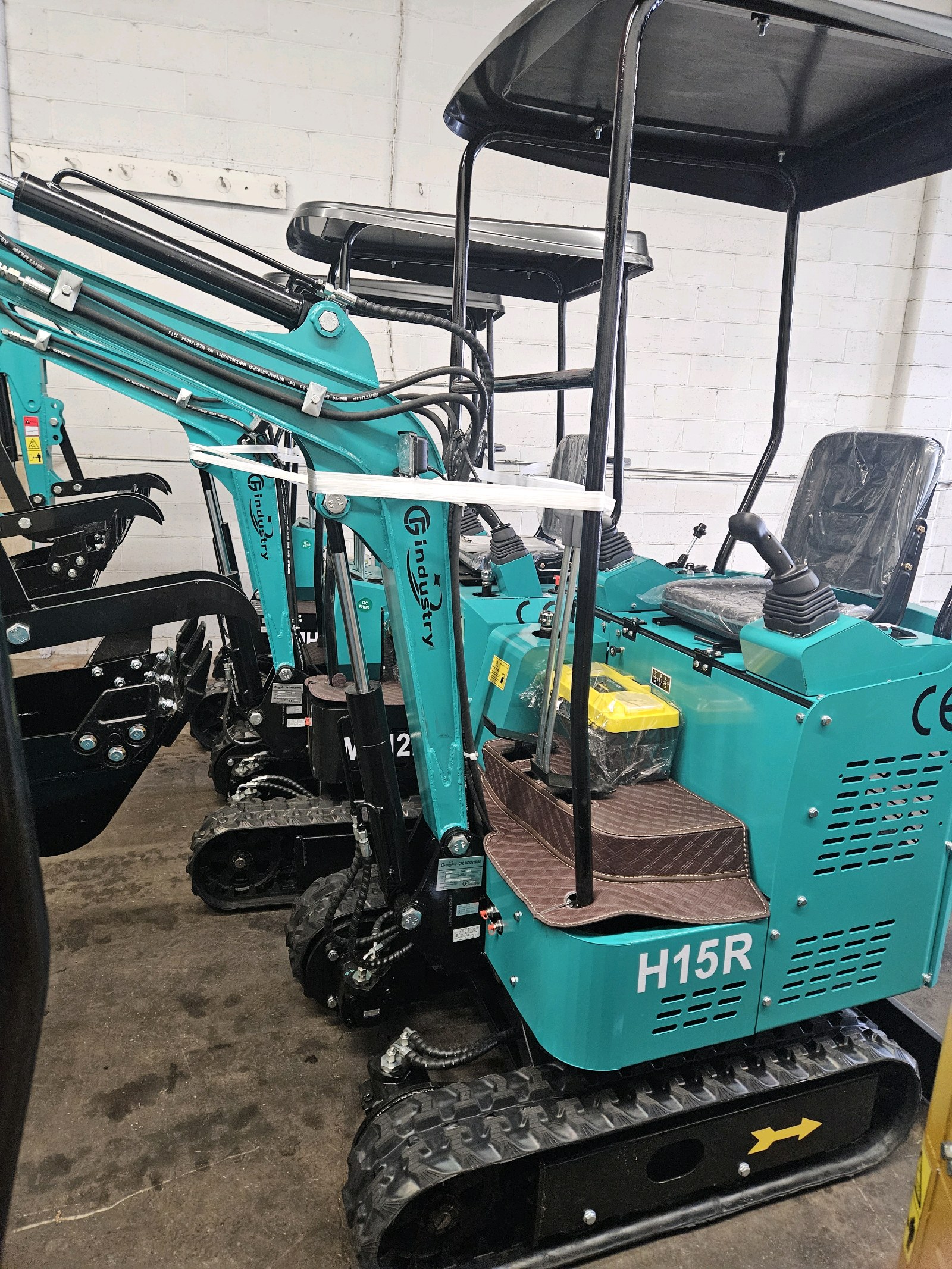 lot 105 image: Mini Excavator H15R