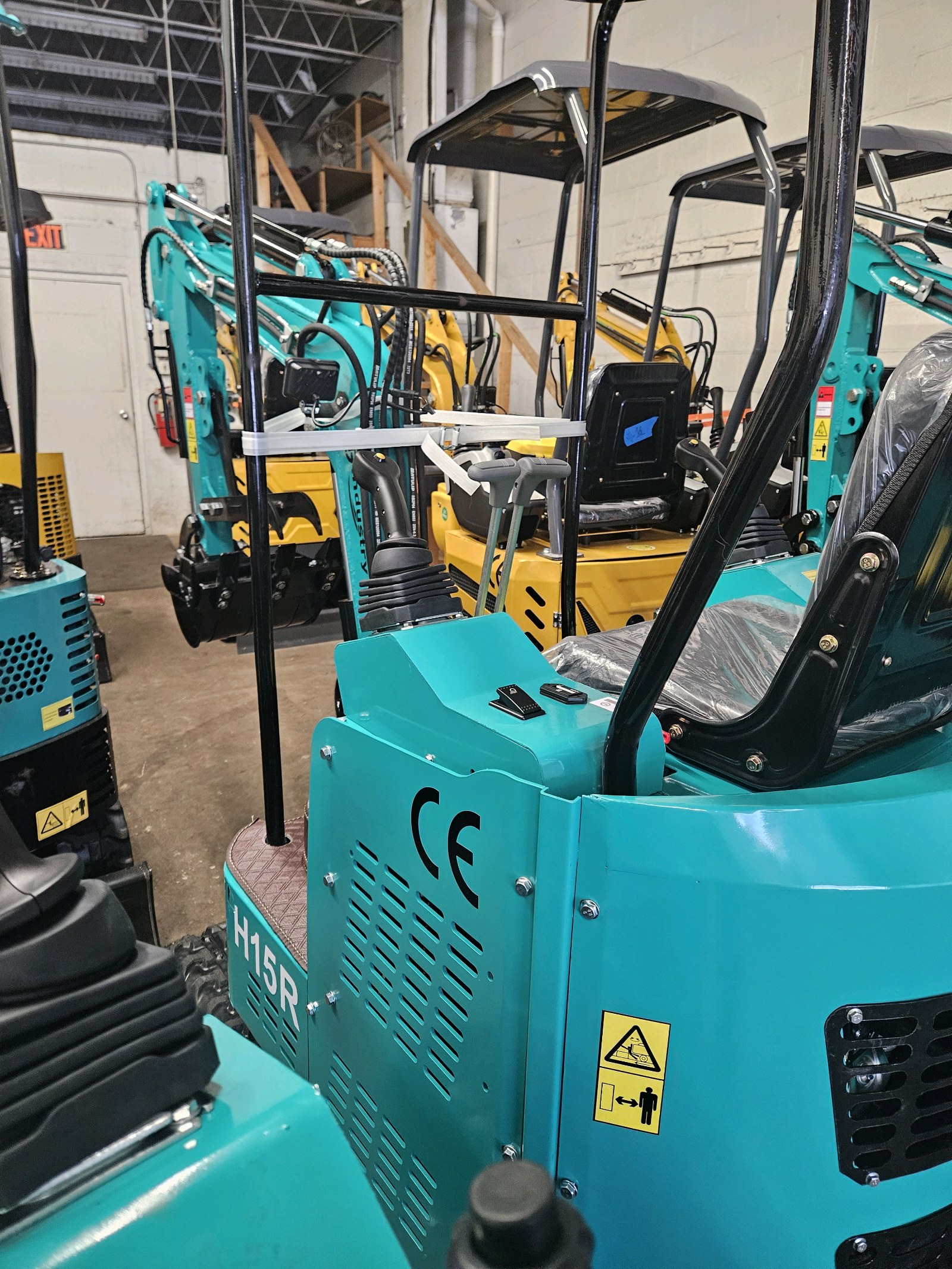 lot 123 image: Mini Excavator H15R