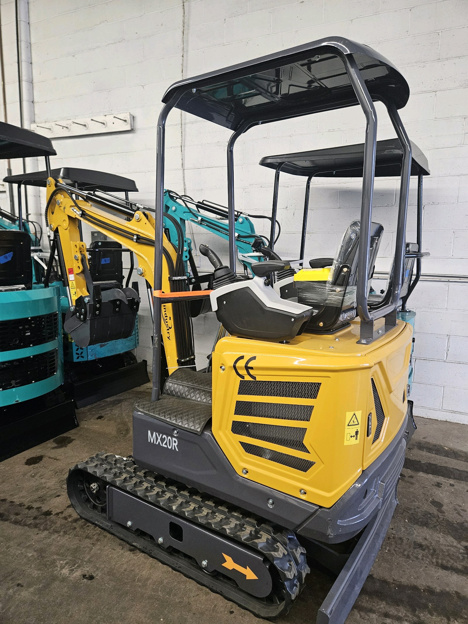 lot 124 image: Mini Excavator MX20R