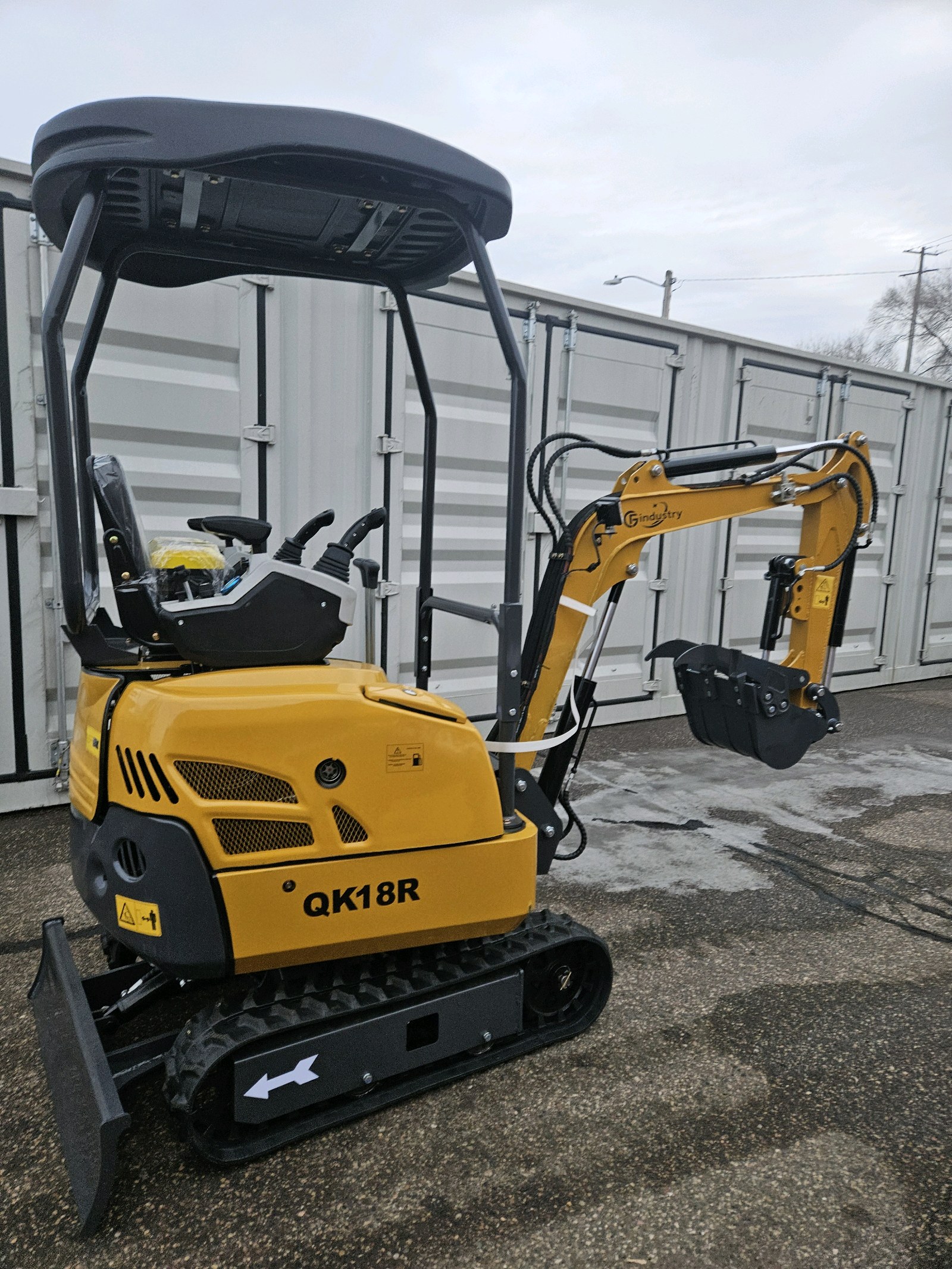 lot 41 image: Mini Excavator QK18R with Hydraulic Thumb