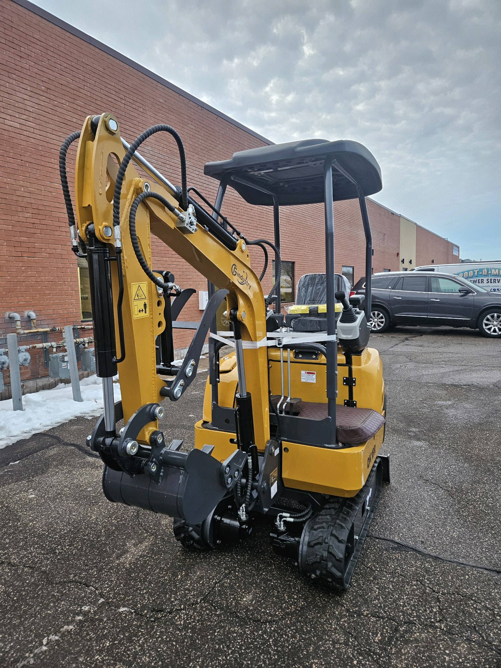 lot 44 image: Mini Excavator QX18R with Hydraulic Thumb