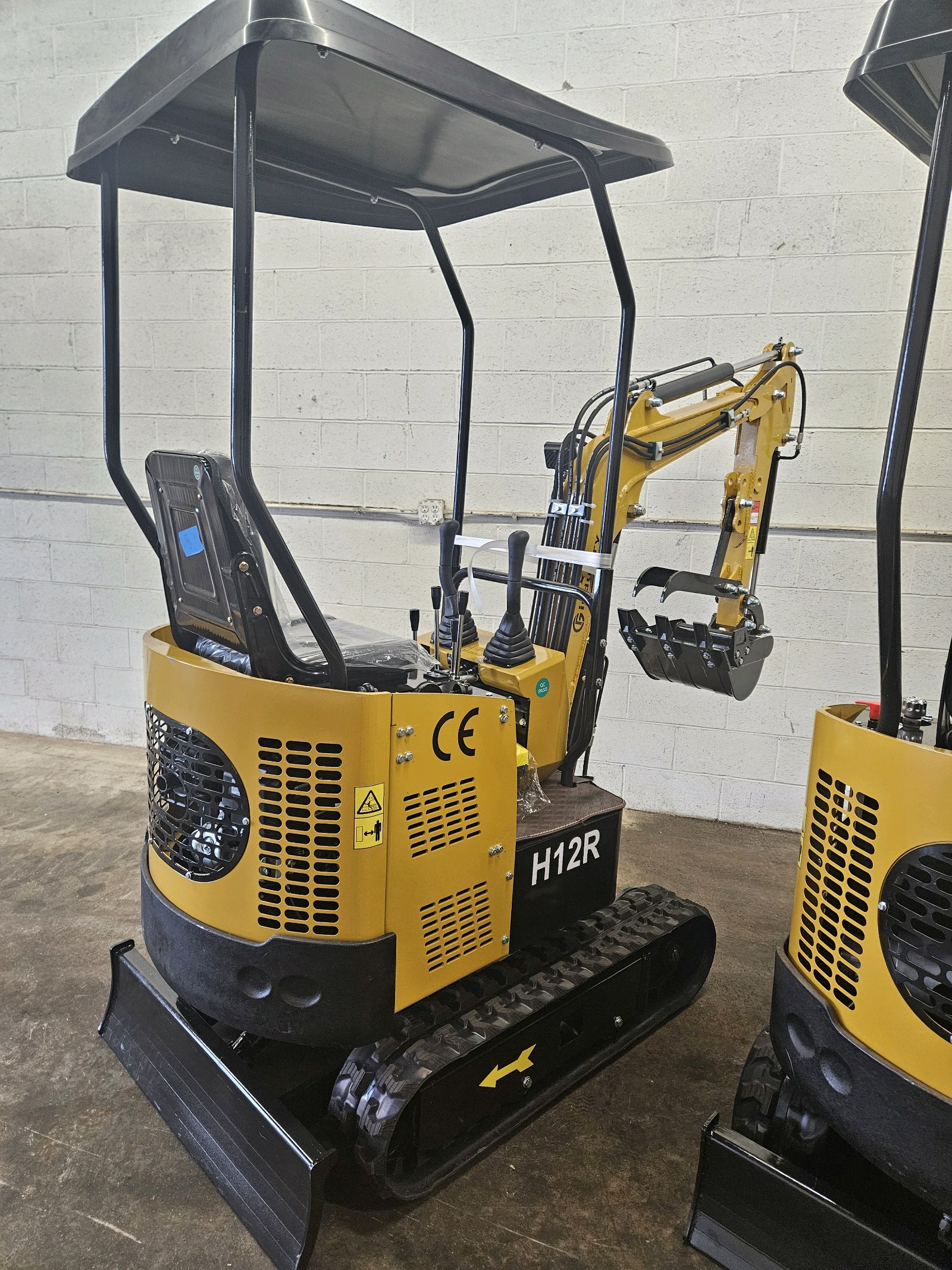 lot 93 image: Mini Excavator H12R