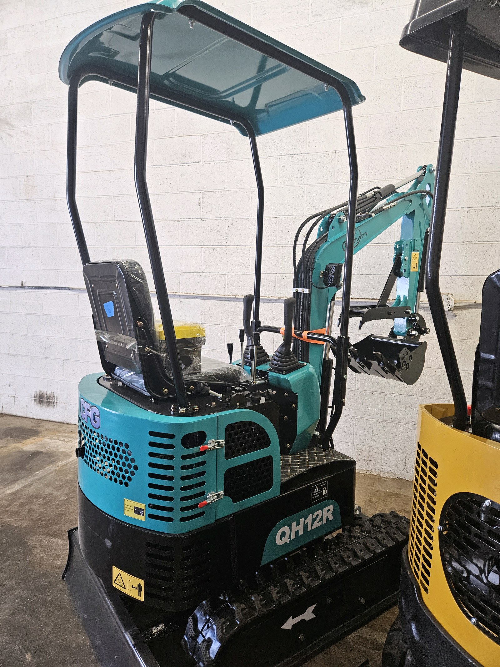 lot 94 image: Mini Excavator QH12R