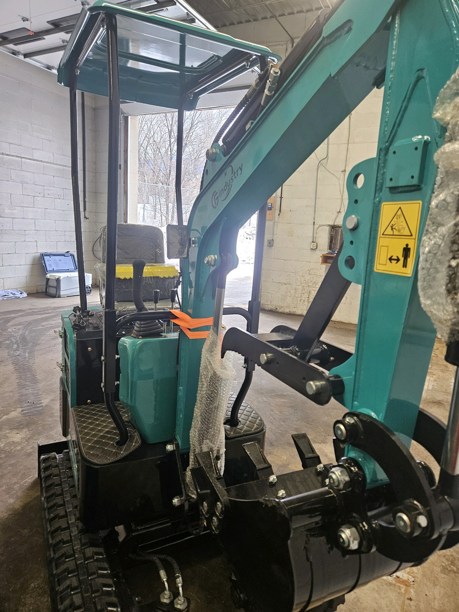 lot 95 image: Mini Excavator QH12R