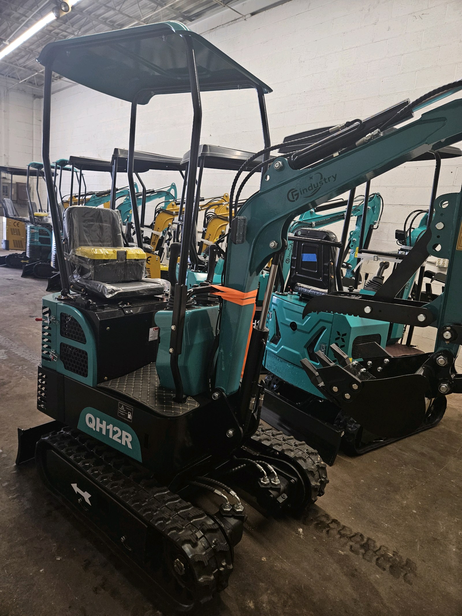 lot 99 image: Mini Excavator QH12R