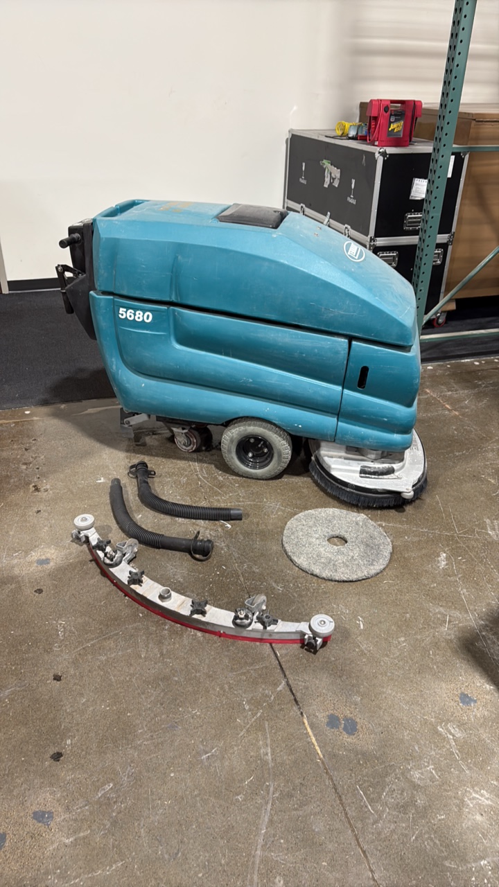 Tennant 5680 Walk-behind floor scrubber