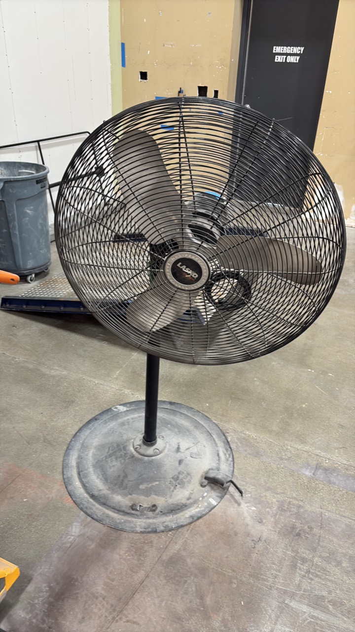 lot 100 image: Lasko Pedestal 30 Industrial Oscillating Fan