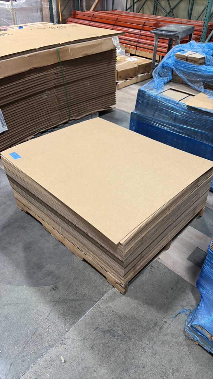 lot 102 image: Pallet of corrugated sheets 48 x 40