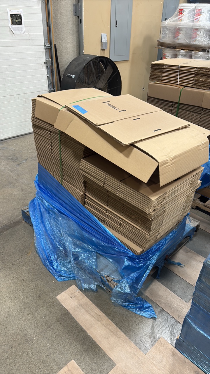 lot 104 image: Pallet of Corrugated shipping boxes 12 x 14