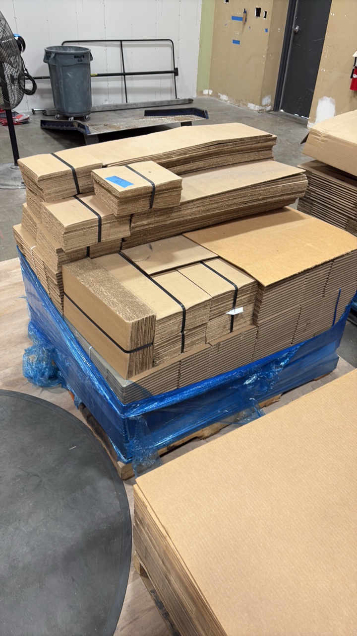 lot 105 image: Pallet of corrugated sheets, various eizes