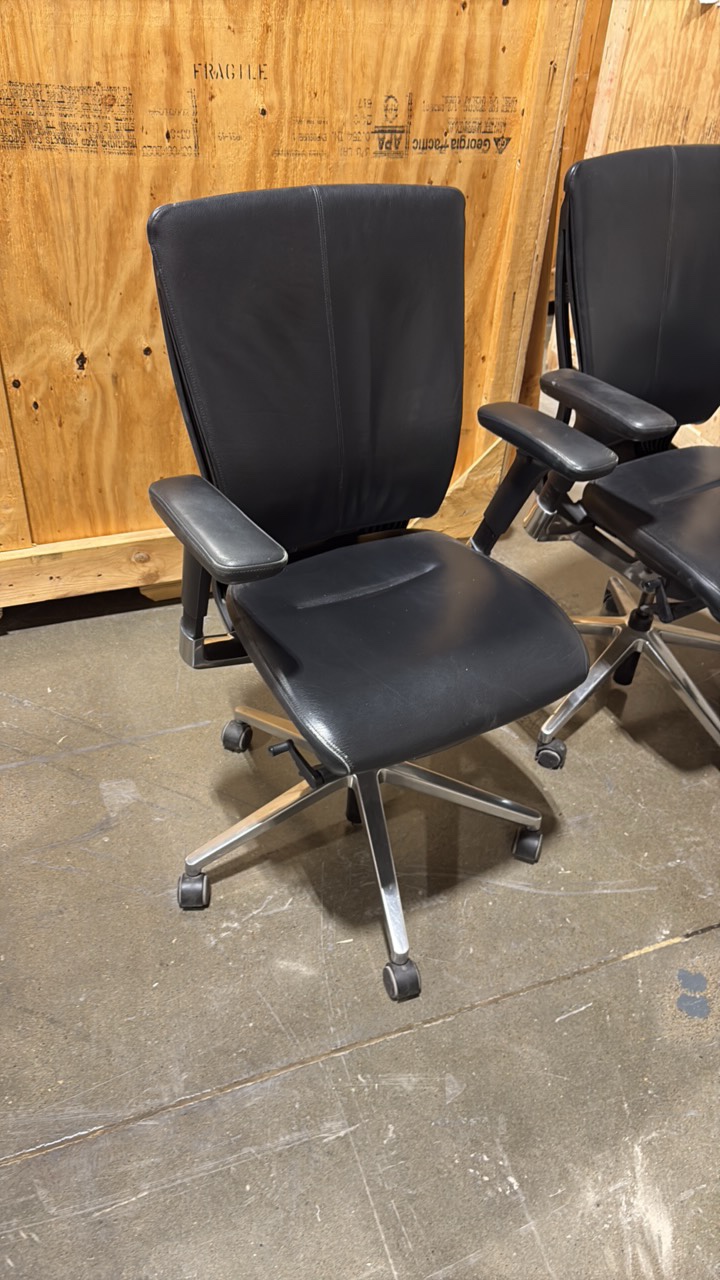lot 106 image: (3) Trendway High Back office chairs