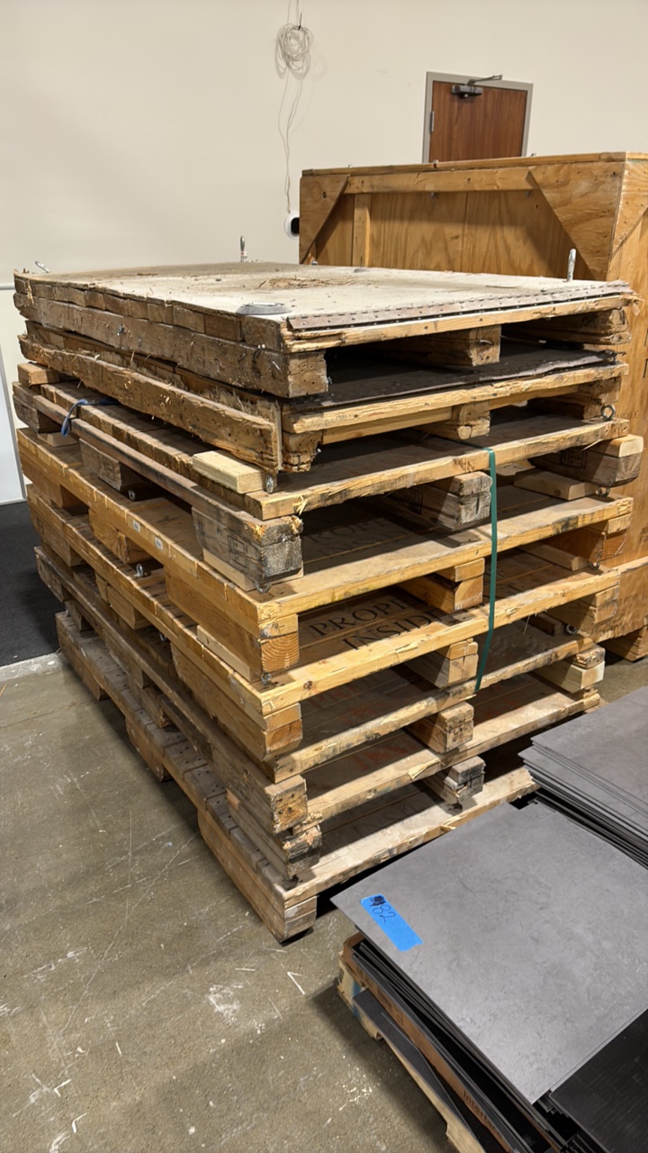 lot 109 image: (8) Heavy Duty Shipping Pallets