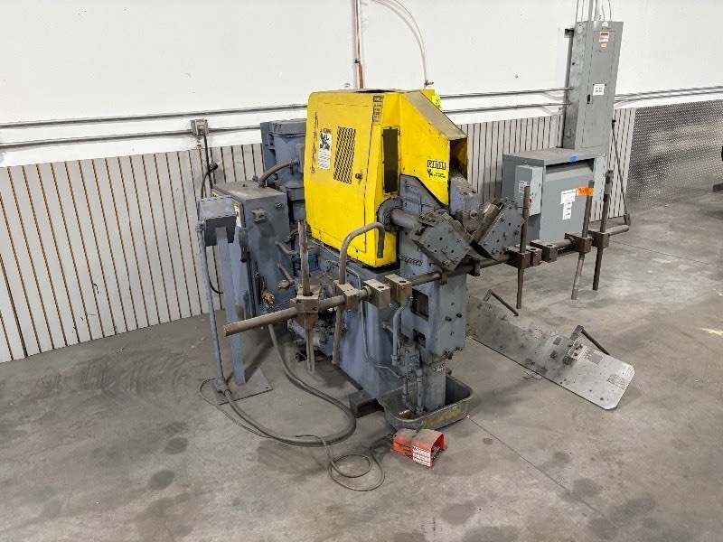 lot 114 image: Teledyne Pines vertical hydraulic tube bender sn 44366-77081