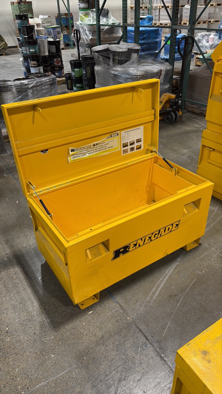 lot 18 image: Renegade gang box L45 x H2 x D23