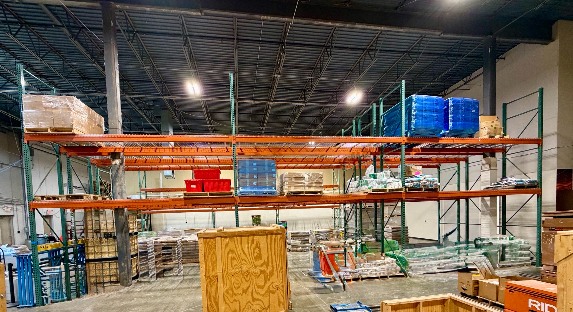 lot 22 image: Commercial Pallet Racking