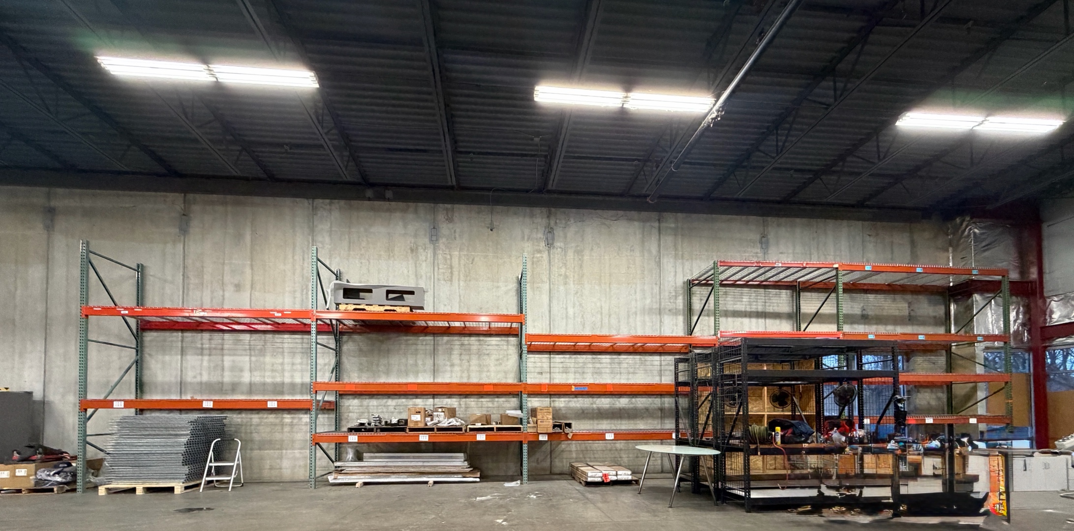 lot 25 image: Interlake Mecalux Heavy Duty Pallet Racking