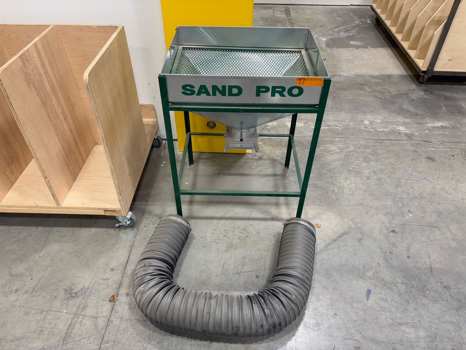 lot 26 image: Sand Pro Sand Sifter