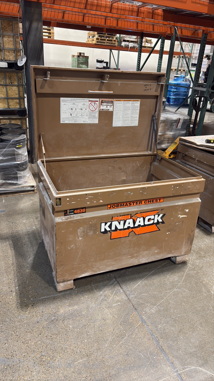 lot 37 image: Knaack gang box Model 4830